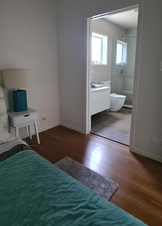 This Fabulous, Single-Level 3 Plus 1 Small Room With Folding Sofa Home Auckland Dış mekan fotoğraf