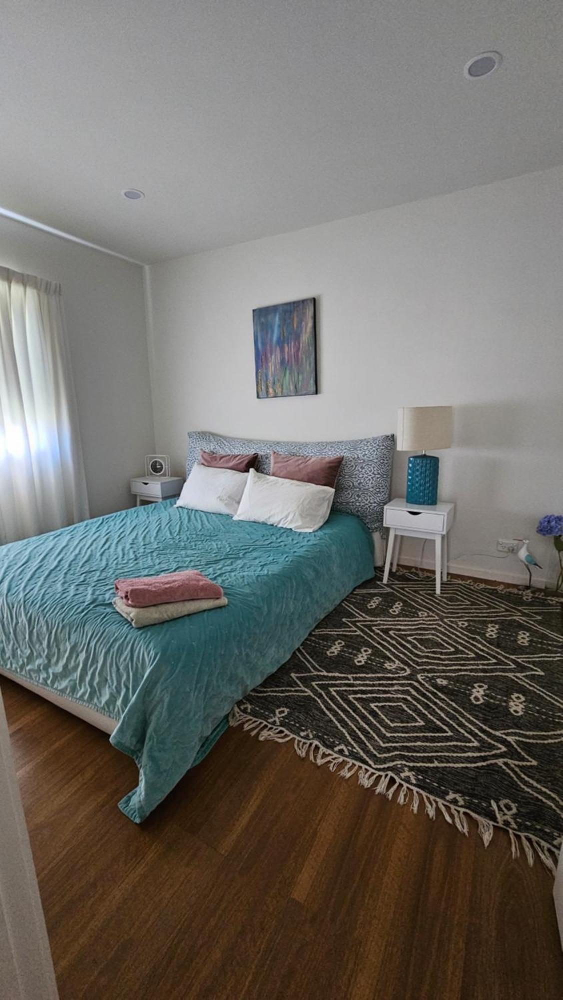 This Fabulous, Single-Level 3 Plus 1 Small Room With Folding Sofa Home Auckland Dış mekan fotoğraf